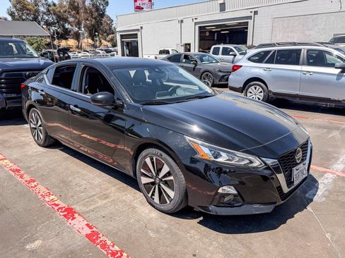 Used 2019 Nissan Altima 2.5 SL FWD image 2