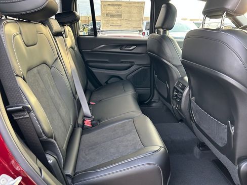 New 2025 Jeep Grand Cherokee 4WD image 23
