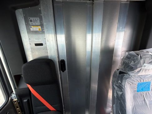 Used 2024 Chevrolet Brightdrop 400 w/ Commercial Equipment Package AWD/4WD image 17