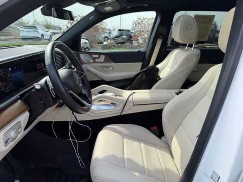 Used 2025 Mercedes-Benz GLS 450 4MATIC image 5