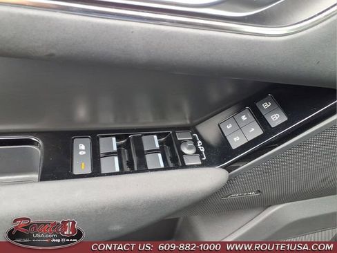 Used 2025 Land Rover Range Rover Velar Dynamic SE AWD/4WD image 22