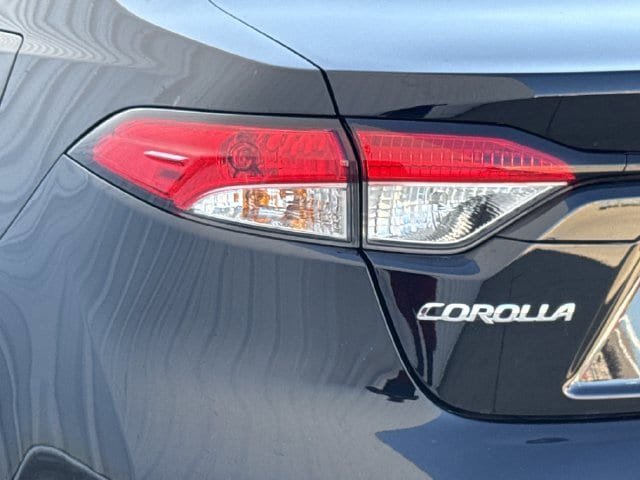 Used 2025 Toyota Corolla LE FWD image 6