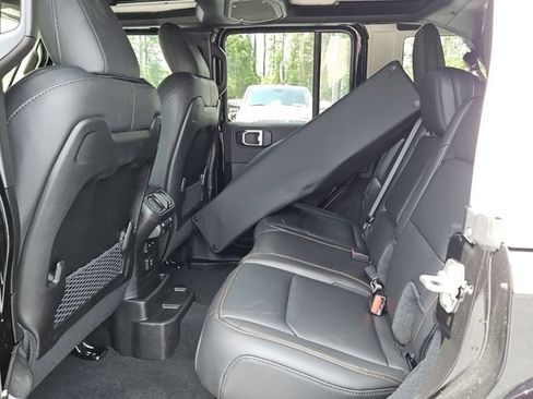 New 2026 Jeep Wrangler Unlimited Sahara w/ Whitecap Package AWD/4WD image 11