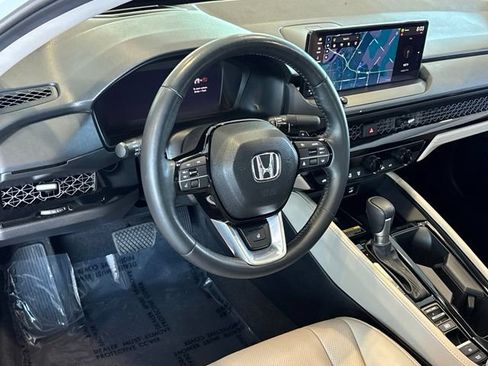 Used 2025 Honda Accord Touring image 12