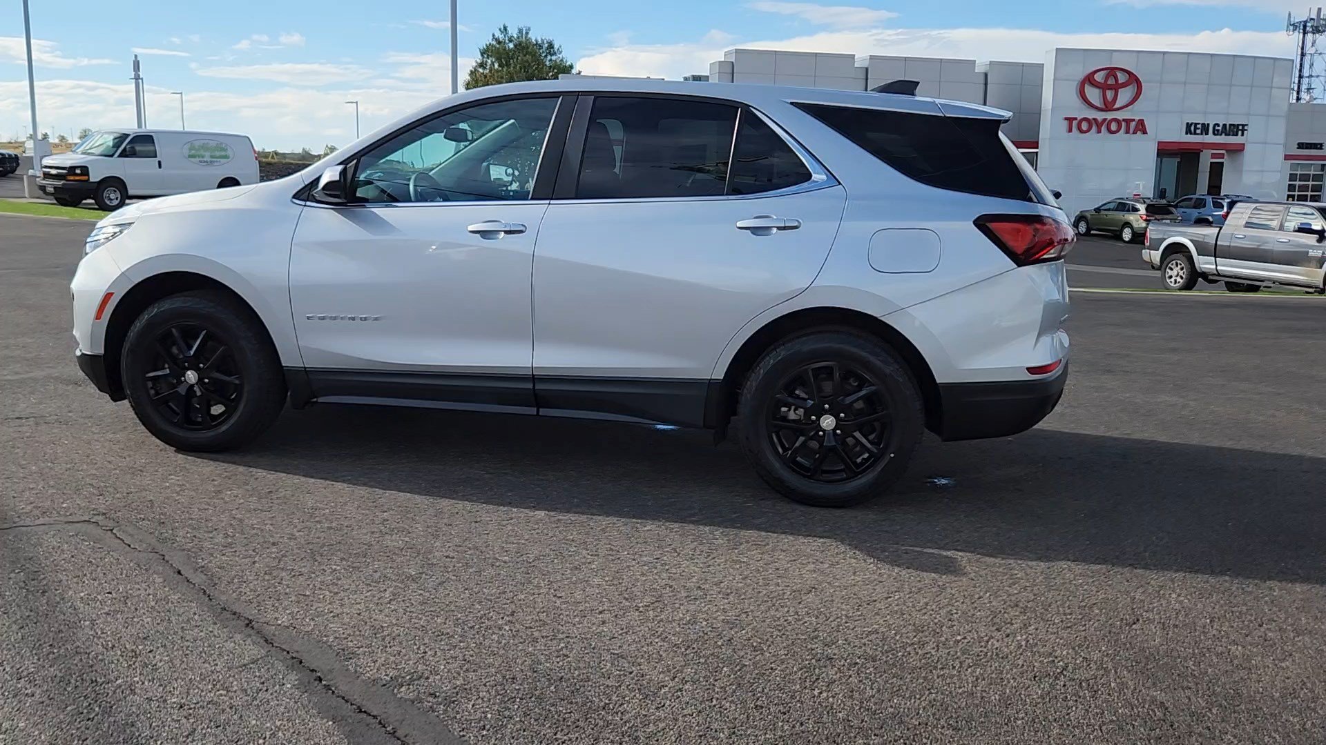 Used 2022 Chevrolet Equinox LT AWD/4WD image 2