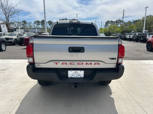 Used 2019 Toyota Tacoma TRD Off-Road RWD image 5