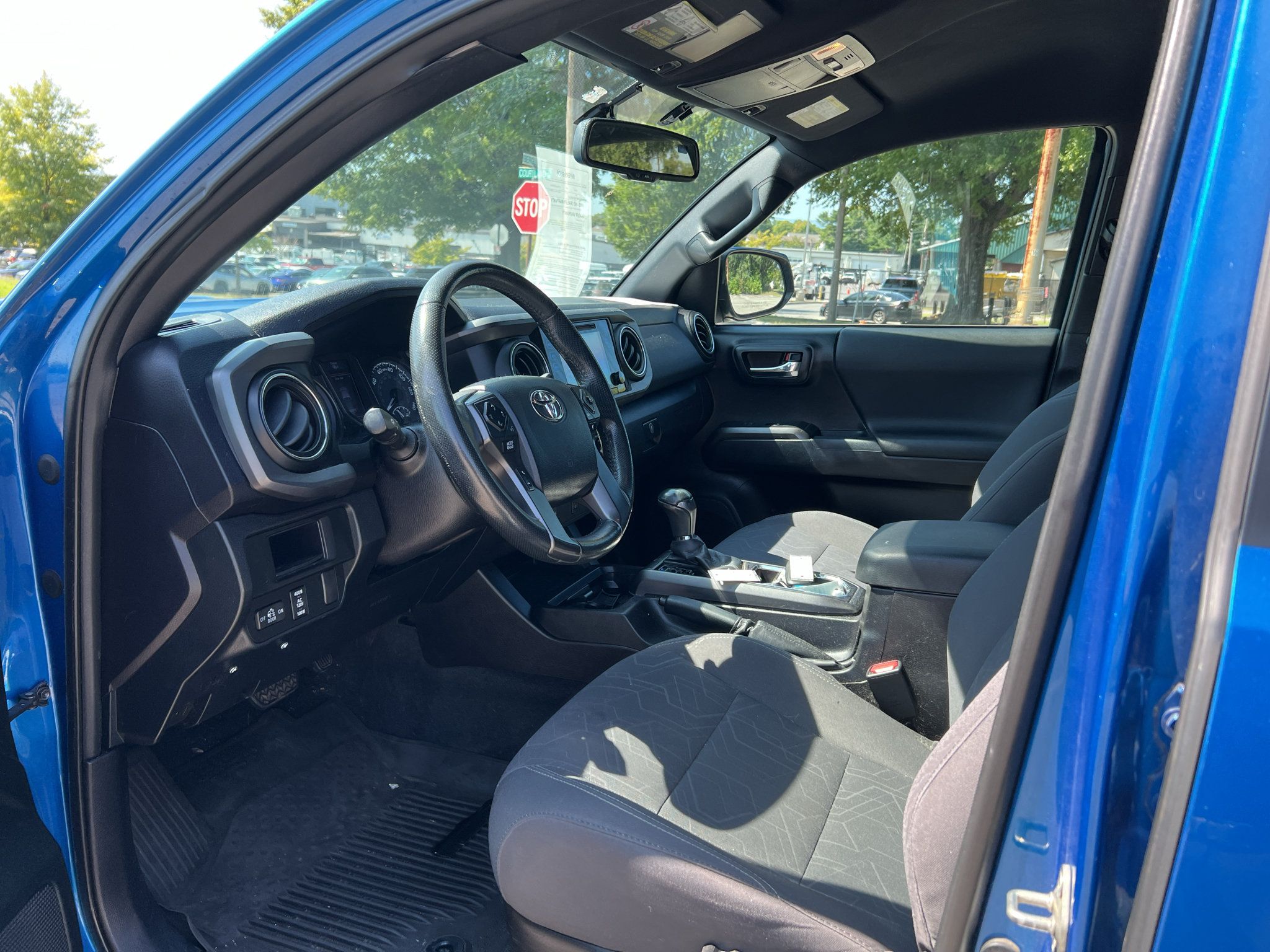 Used 2016 Toyota Tacoma TRD Sport w/ Towing Package AWD/4WD image 12
