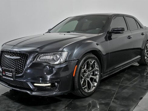 Used 2018 Chrysler 300 S w/ 300S Premium Group RWD image 5