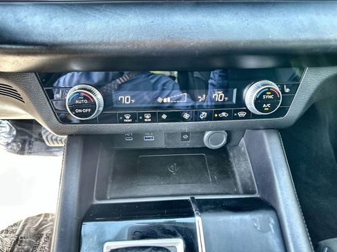 Used 2024 Mitsubishi Outlander SE Black Edition image 34