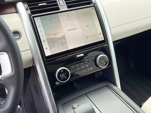 Certified 2025 Land Rover Discovery Dynamic SE AWD/4WD image 27