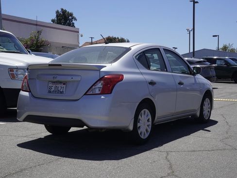 Used 2018 Nissan Versa S Plus FWD image 4