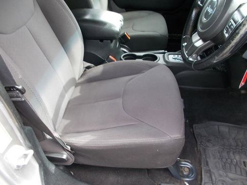 Used 2016 Jeep Wrangler Unlimited Sport image 17