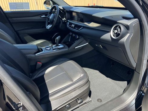 Used 2023 Alfa Romeo Stelvio Ti AWD/4WD image 31