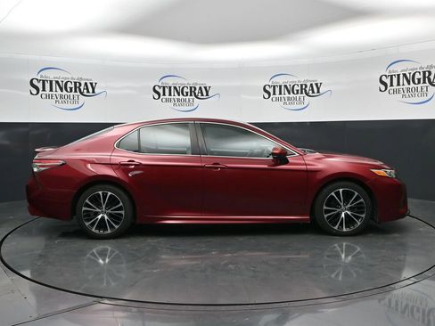 Used 2018 Toyota Camry SE w/ Moonroof Package FWD image 8