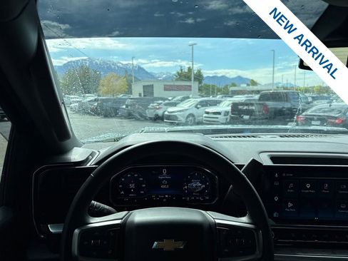 Used 2025 Chevrolet Silverado 2500 LTZ w/ LTZ Convenience Package AWD/4WD image 20