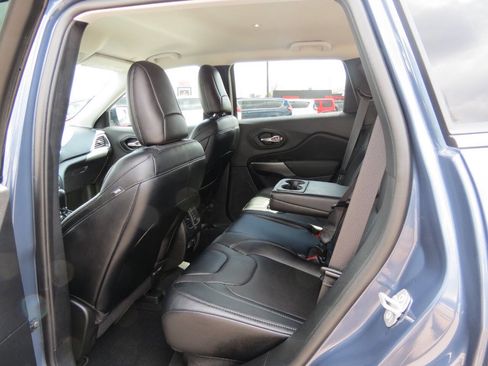 Used 2022 Jeep Cherokee Latitude Lux AWD/4WD image 16