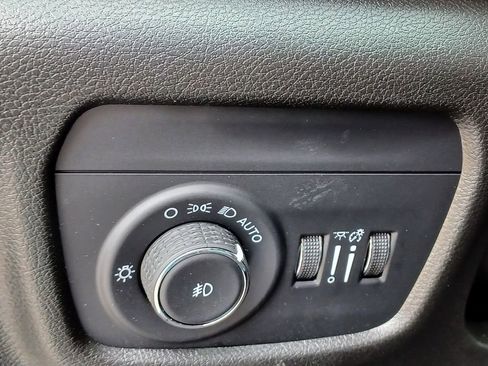 Used 2024 Jeep Grand Cherokee L Limited AWD/4WD image 16