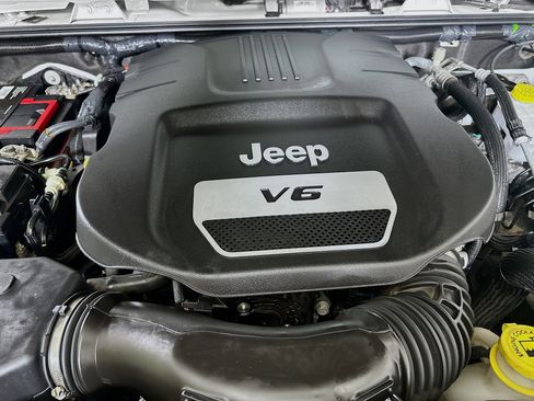 Used 2017 Jeep Wrangler Unlimited Sahara image 29