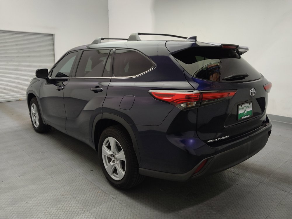 Used 2021 Toyota Highlander LE FWD image 5