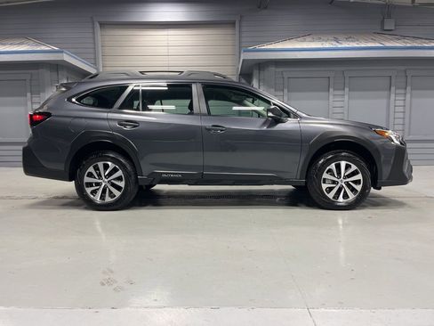 Certified 2025 Subaru Outback Base image 9