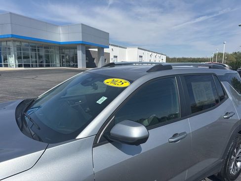 Used 2025 Chevrolet Equinox LT w/ Convenience Package II FWD image 5