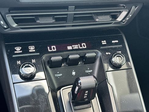 Used 2022 Porsche 911 Carrera RWD image 20