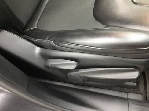 Used 2019 Jeep Cherokee Latitude Plus AWD/4WD image 42