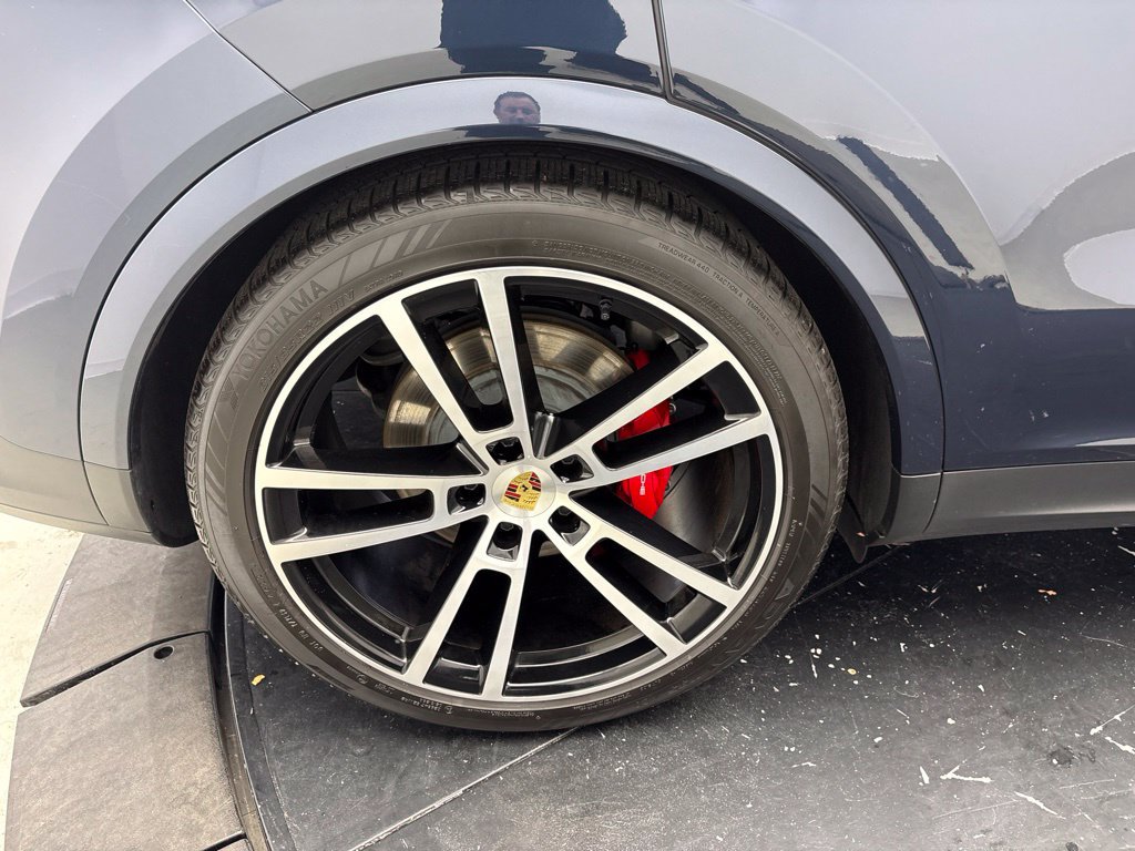 Certified 2024 Porsche Cayenne S AWD/4WD image 16