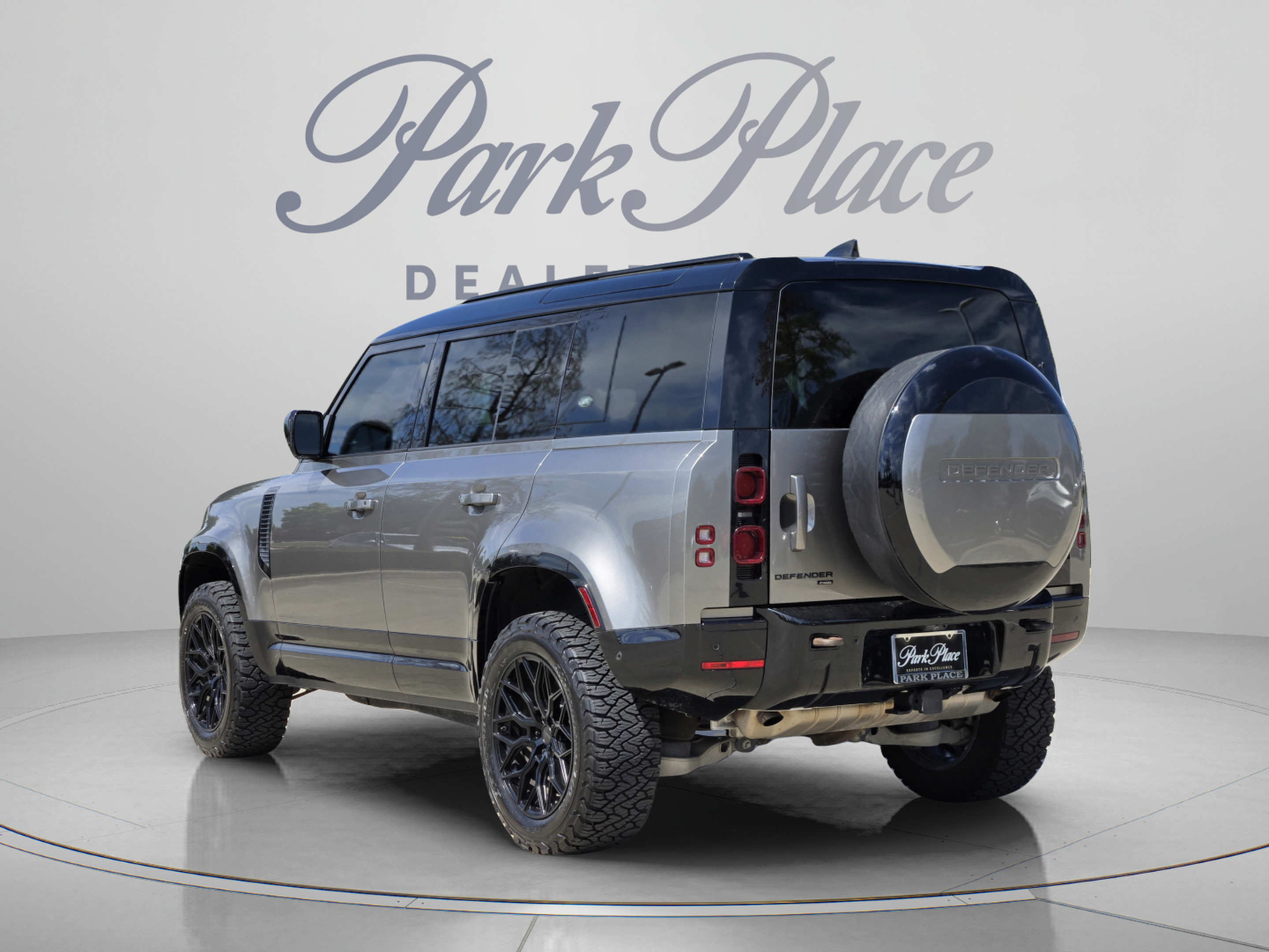 Used 2023 Land Rover Defender 110 X-Dynamic SE AWD/4WD image 3