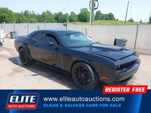 Used 2016 Dodge Challenger SRT Hellcat image 2