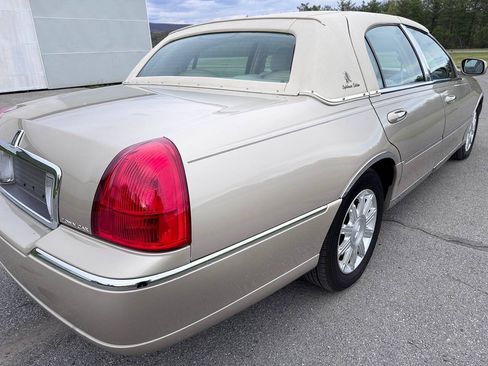 Used 2008 Lincoln Town Car Signature Limited RWD image 14