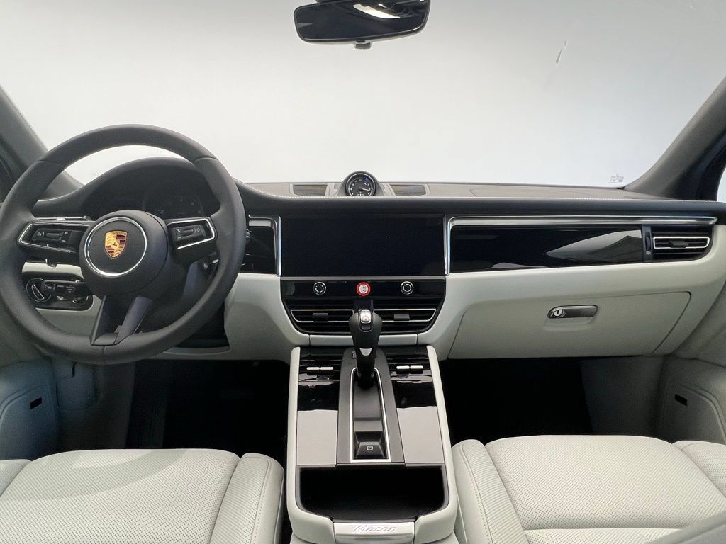 Used 2026 Porsche Macan AWD/4WD image 6