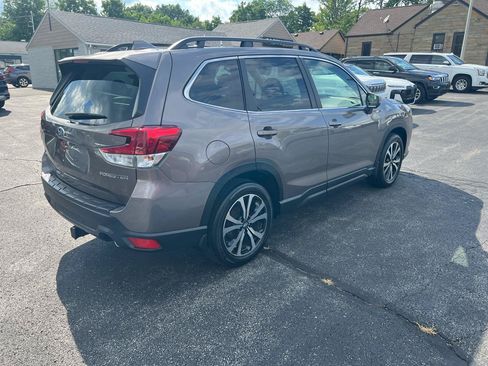 Used 2022 Subaru Forester Limited AWD/4WD image 5