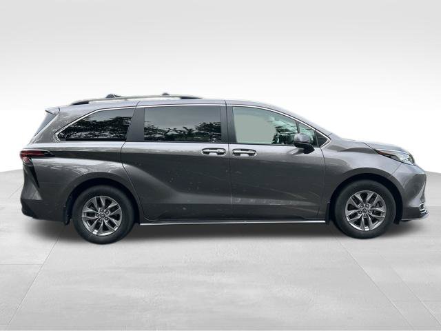 Used 2022 Toyota Sienna XLE AWD/4WD image 6