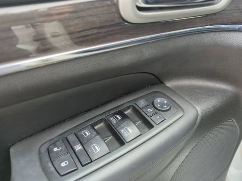 Used 2018 Jeep Grand Cherokee Overland image 6