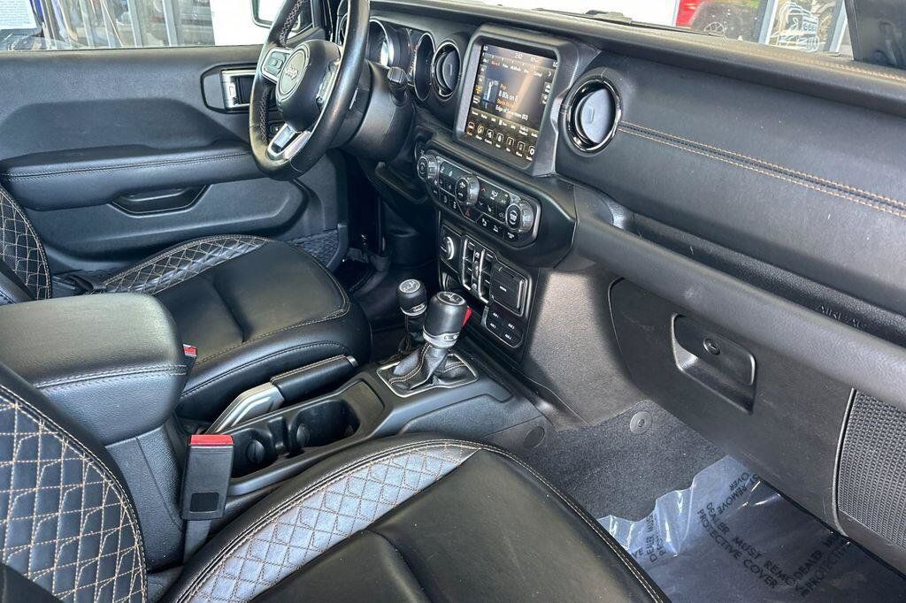 Used 2021 Jeep Wrangler Unlimited Sahara AWD/4WD image 16