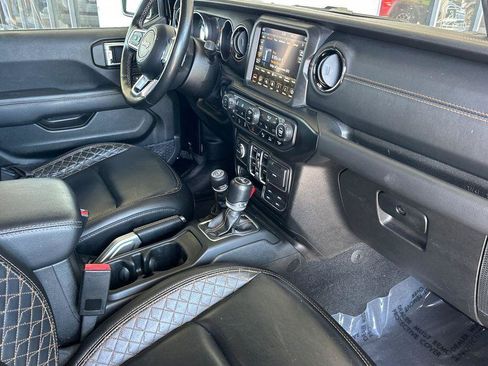 Used 2021 Jeep Wrangler Unlimited Sahara AWD/4WD image 16