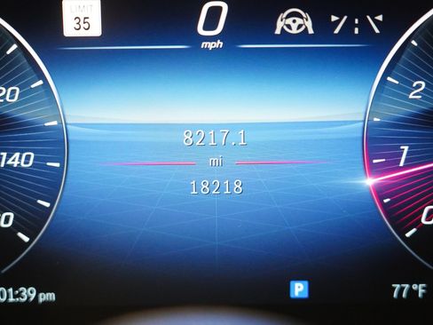 Used 2024 Mercedes-Benz GLC 300 4MATIC image 19