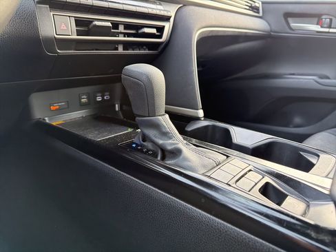 Used 2025 Toyota Camry LE image 13