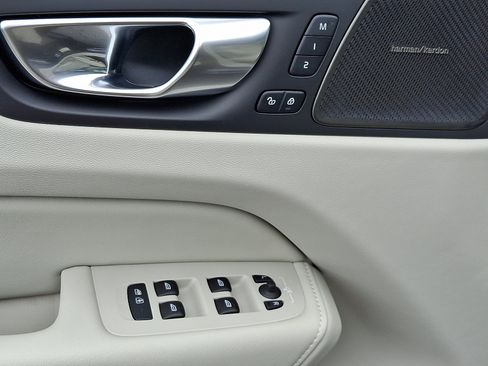 New 2025 Volvo XC60 T8 Plus w/ Protection Package Premier image 8