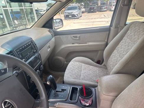 Used 2008 Kia Sorento 4WD image 9