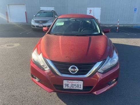 Used 2016 Nissan Altima 2.5 SV image 2