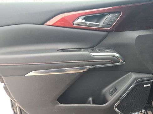 Used 2025 Chevrolet Traverse RS image 44