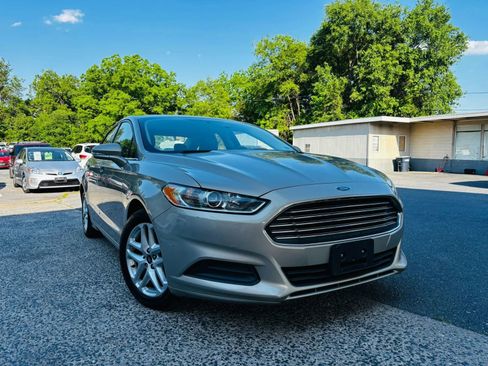Used 2015 Ford Fusion SE FWD image 10