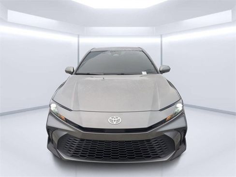 Used 2025 Toyota Camry SE image 8