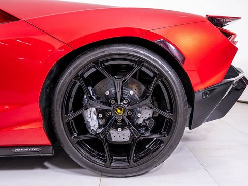 Used 2024 Lamborghini Revuelto image 17