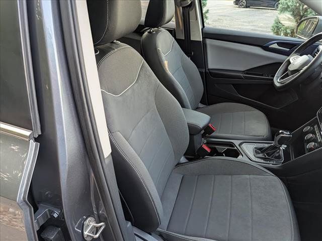 Certified 2023 Volkswagen Taos SE w/ Panoramic Sunroof Package FWD image 12