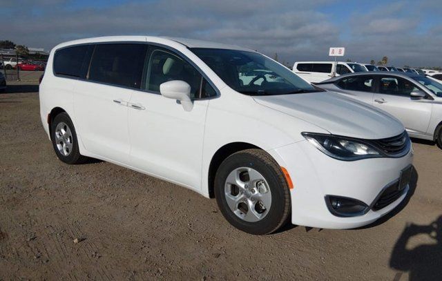 Used 2019 Chrysler Pacifica Touring Plus FWD image 1