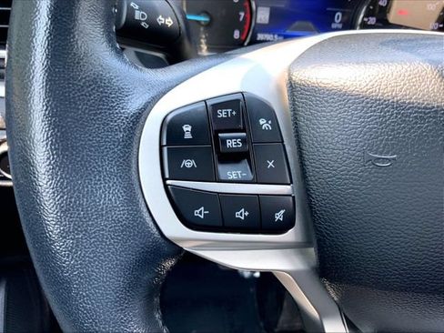 Used 2023 Ford Explorer XLT w/ Equipment Group 202A AWD/4WD image 17