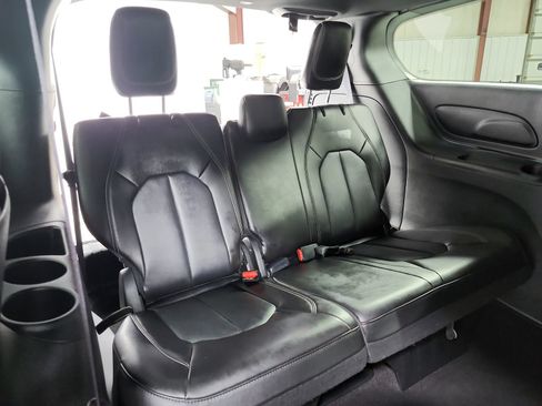 Used 2025 Chrysler Pacifica Select FWD image 48